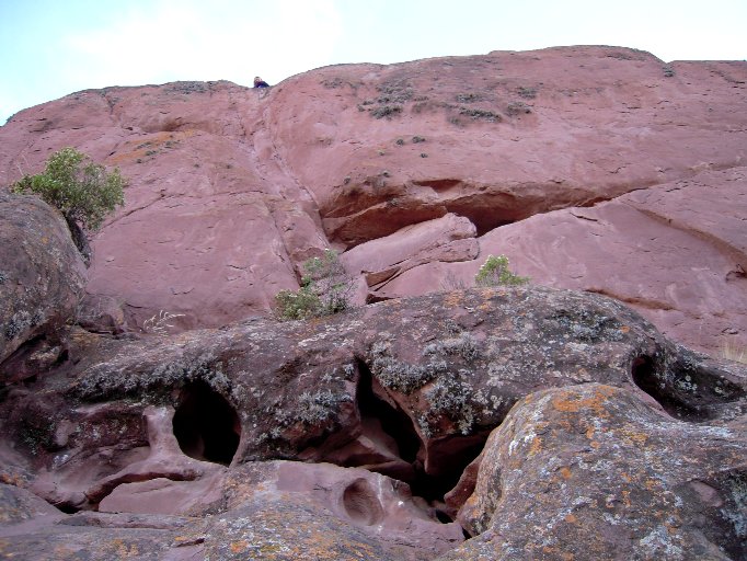 Aramu Muru rock formations